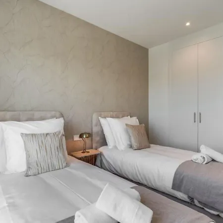 아파트 Brand New Penthouse In 에스테포나