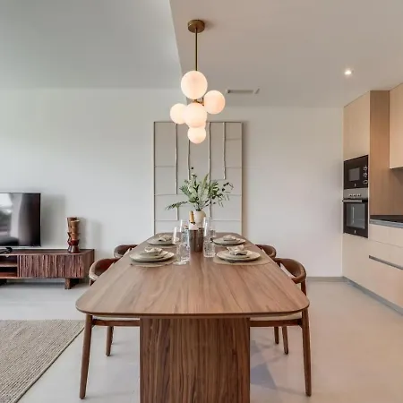 Brand New Penthouse In Apartment *