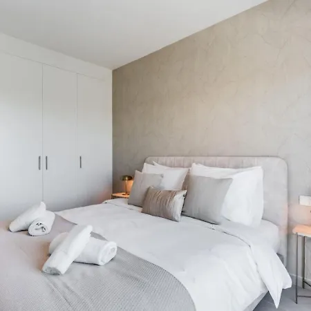 Brand New Penthouse In Apartment *