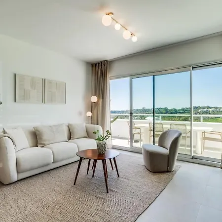 Brand New Penthouse In Apartment *